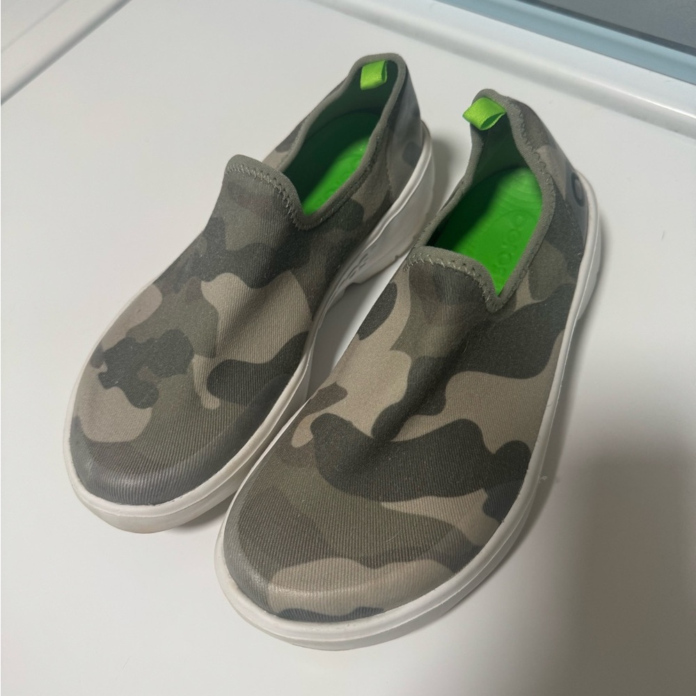OOFOS CAMOUFLAGE Women's Shoes / OOMG EEZEE Low Shoe